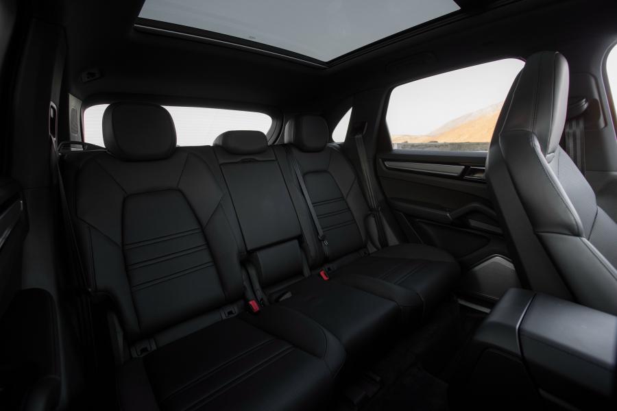Интерьер Porsche Cayenne S 2017 года  (WW) (фото 28 из 40)